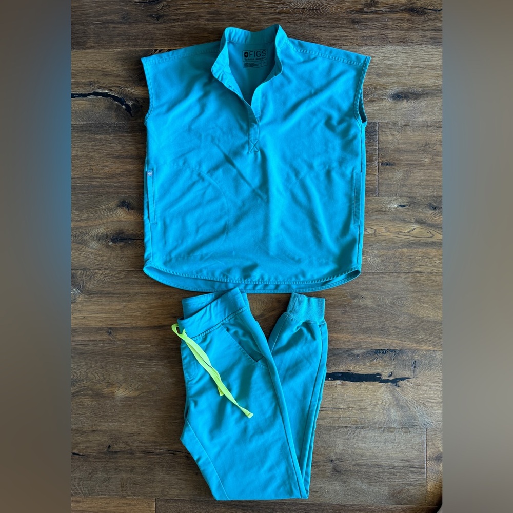 Figs Scrub Set Rafaela - Mandarin Collar Top & Zamora Joggers XS in Cactus.